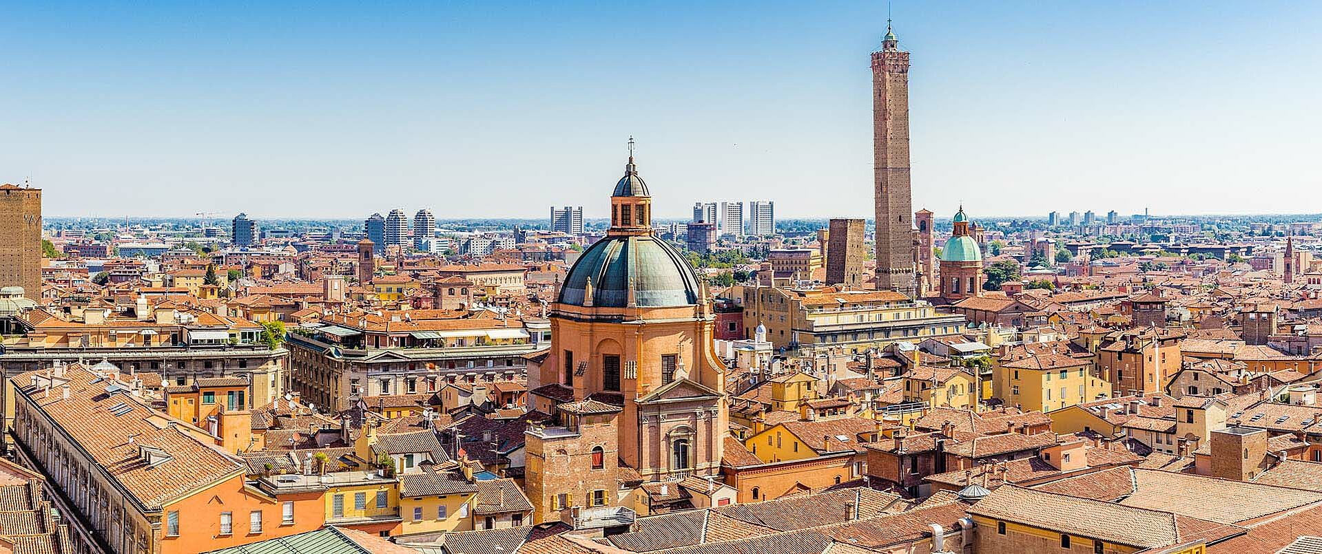 Panoramablick auf eine italienische Stadt